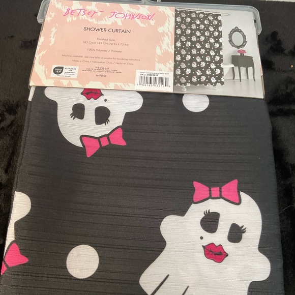 Betsey Johnson Black and White Ghost Curtain - Picture 1 of 3